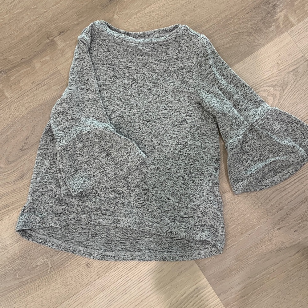 Girls gray top